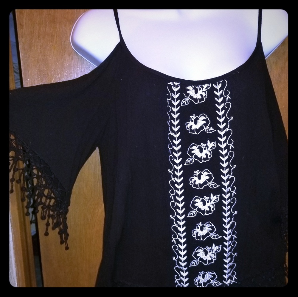 Cute Summer Outfit Apt 9 Shorts & Embroidered Top